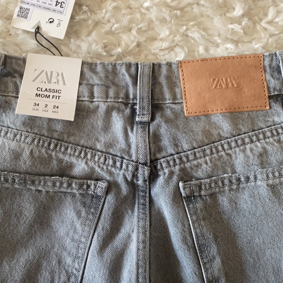 Selling a new Zara classic mom fit high rise jeans - Picture 3 of 6